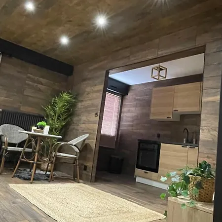 Apartment By Neptune - Indonesien